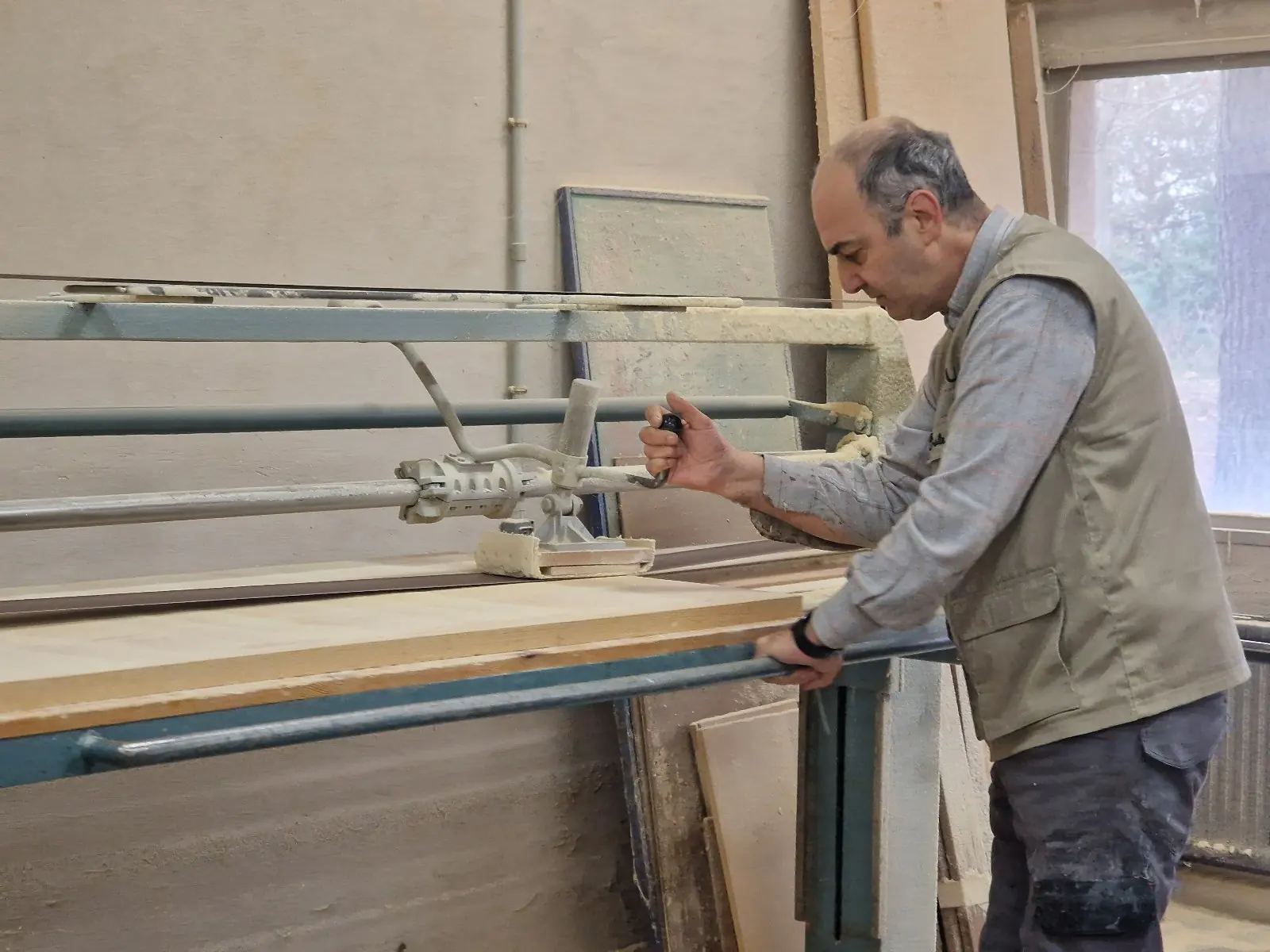 Artesanos de Mobhu trabajando